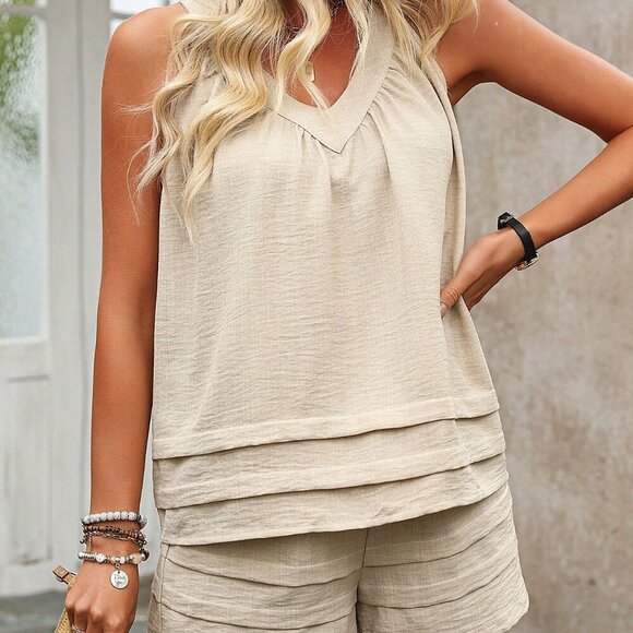 White Casual Women's Solid Color Pleated Halter Neck Vest And Shorts Set - Picture 5 of 6